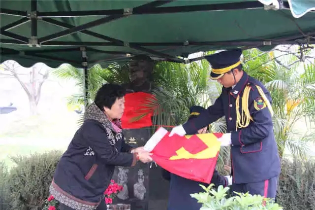 花淑兰墓落成仪式