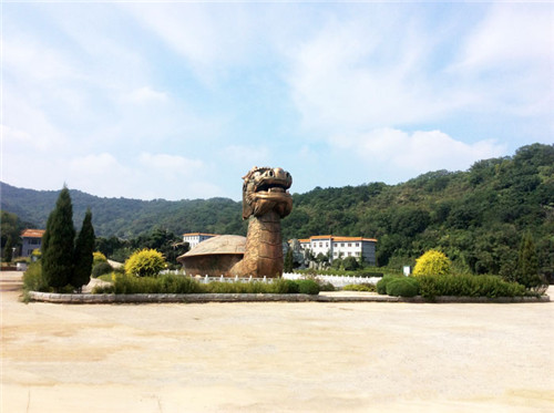 大河贝墓园
